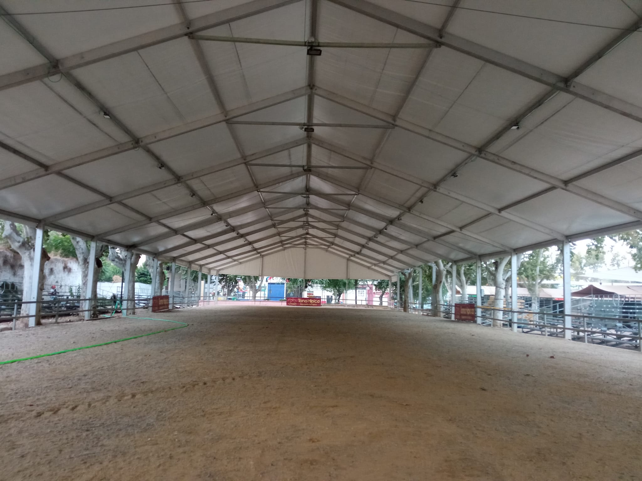 Interior de gran carpa